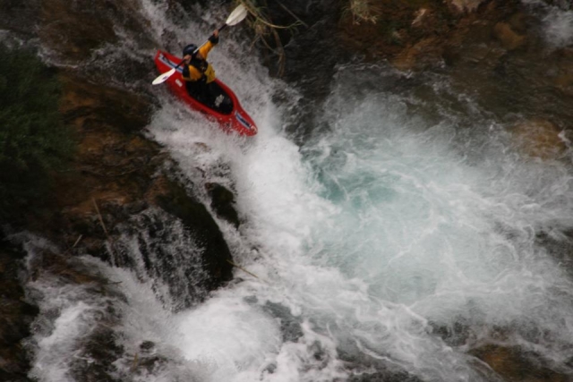 bajando por un salto